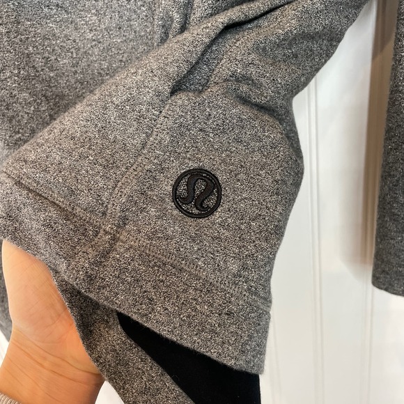 LULUEMON Savasana Wrap Drape Jacket Size 4 - Gray Mock Neck Pocket Asymmetrical - Picture 6 of 10